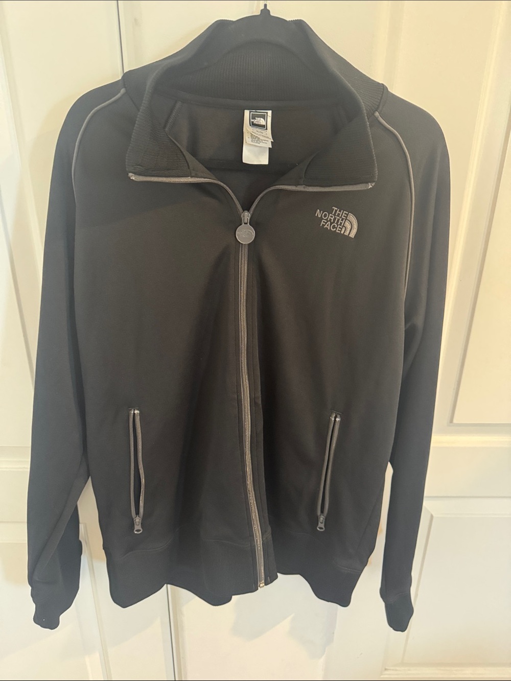 The North Face Men's Black Lightweight Zip-Up Jacket
